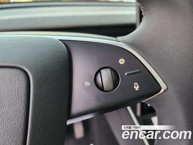 Tesla Model Y — Фото автомобиля 12