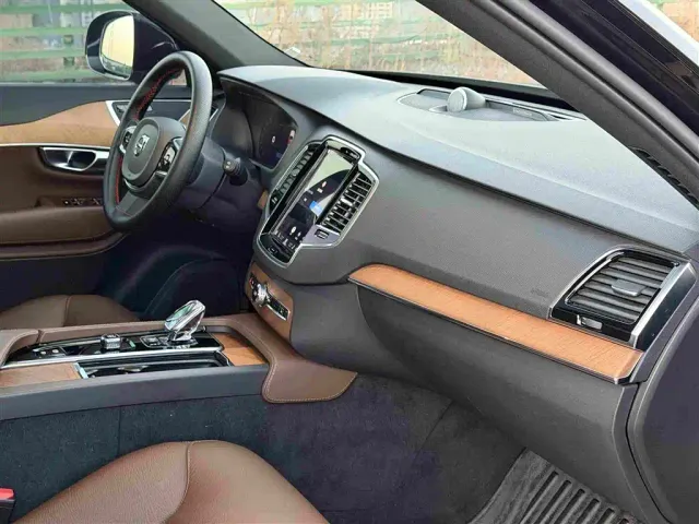Volvo XC90 — Фото автомобиля 12