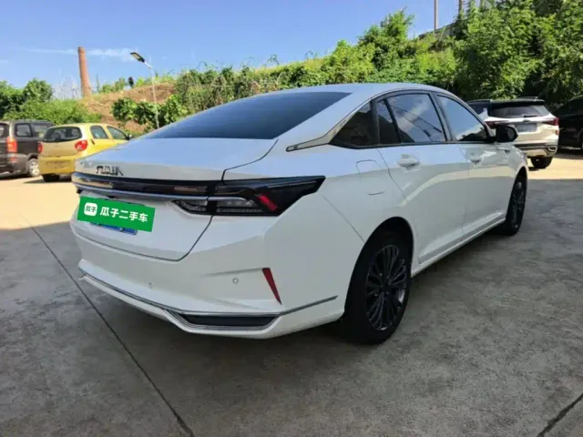 Dongfeng Yixuan MAX — Фото автомобиля 6