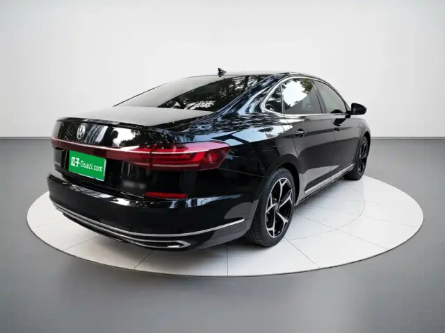 Volkswagen Passat — Фото автомобиля 4