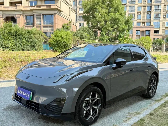 Фотография автомобиля — Lynk & Co Z20