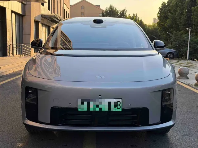 Li Auto Li i8 2025 Standard Edition — Фото автомобиля 2