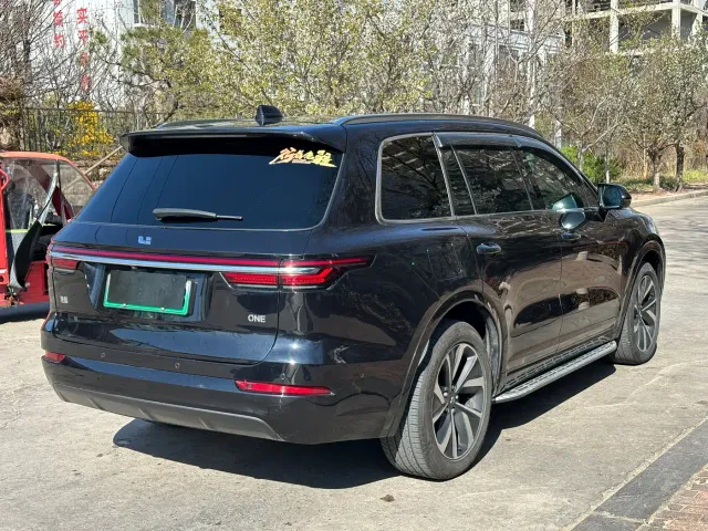 Li Auto ONE — Фото автомобиля 8