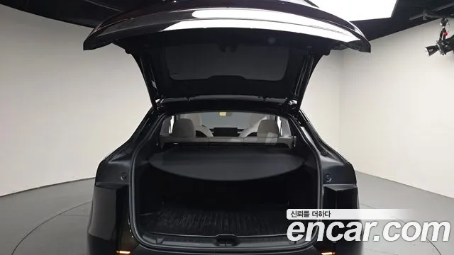 Tesla Model Y — Фото автомобиля 26