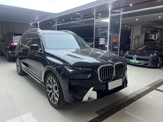 BMW X7 — Фото автомобиля 3
