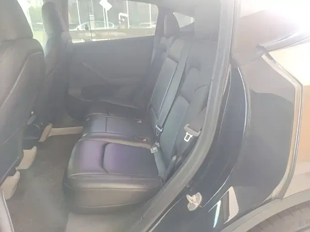 Tesla Model Y — Фото автомобиля 12