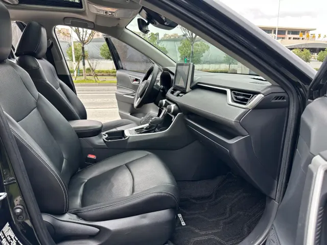 Toyota RAV4 — Фото автомобиля 10