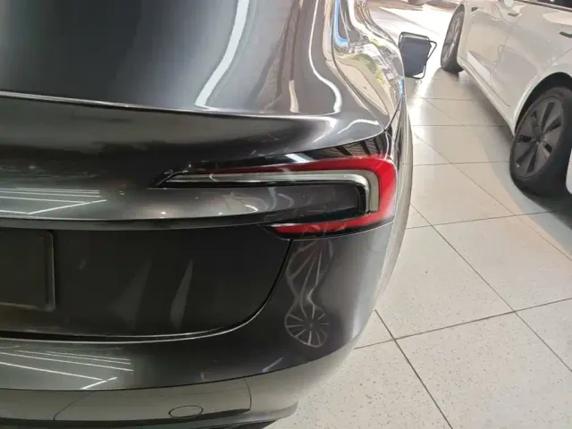 Tesla Model 3 — Фото автомобиля 7