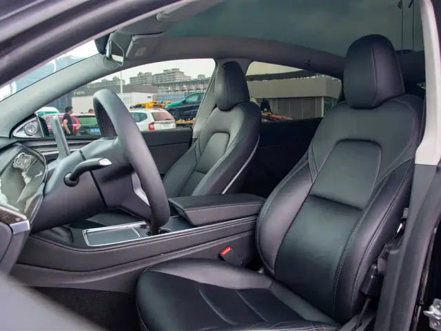 Tesla Model Y — Фото автомобиля 11
