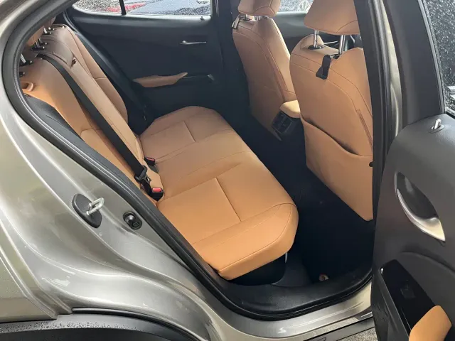 Lexus UX — Фото автомобиля 11