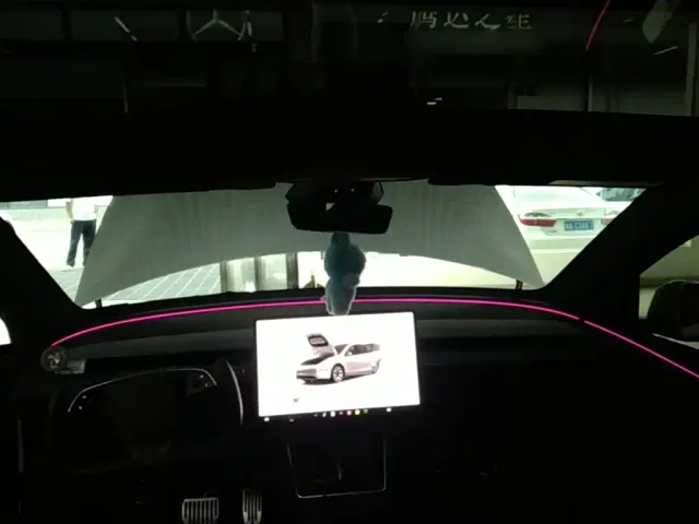 Tesla Model Y L — Фото автомобиля 17