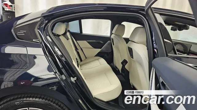 BMW 5 Series G60 — Фото автомобиля 18