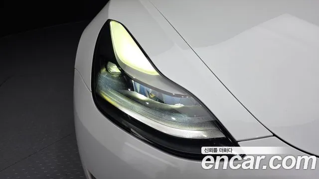 Tesla Model 3 — Фото автомобиля 22