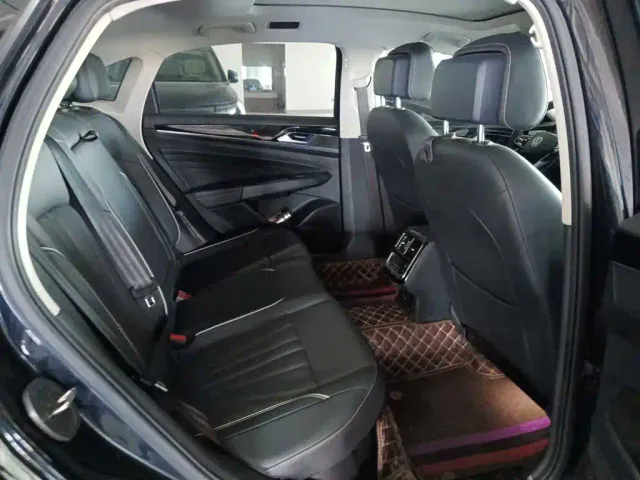 Volkswagen Passat — Фото автомобиля 10