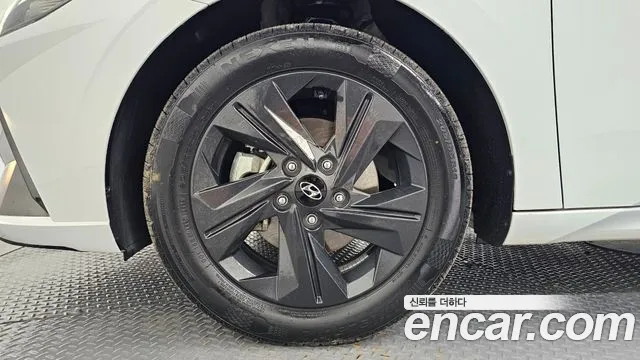 Hyundai Avante CN7 — Фото автомобиля 5