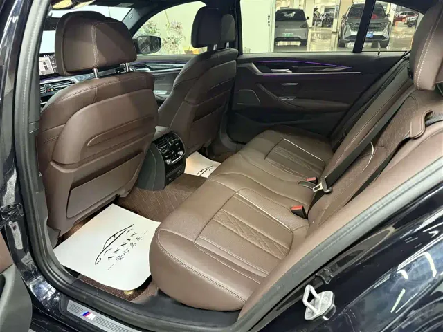 BMW 5 Series — Фото автомобиля 8