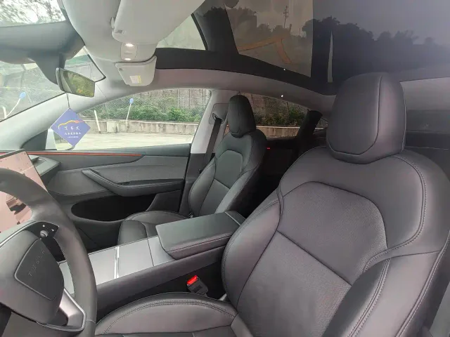 Tesla Model Y — Фото автомобиля 12