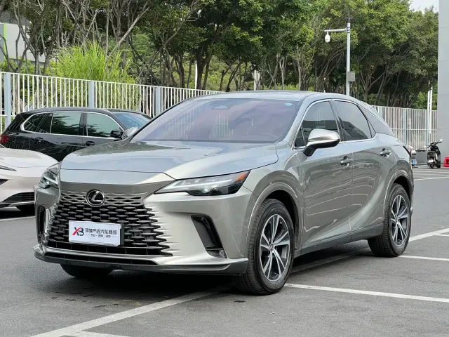 Фотография автомобиля — Lexus RX