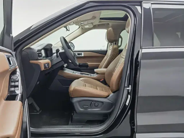 Ford Explorer — Фото автомобиля 10