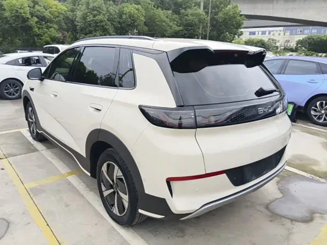 BYD Sealion 05 EV — Фото автомобиля 4