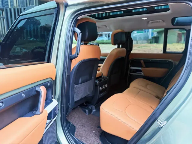 Land Rover Defender — Фото автомобиля 13