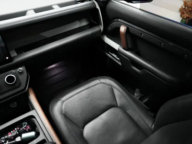 Land Rover Defender — Фото автомобиля 20