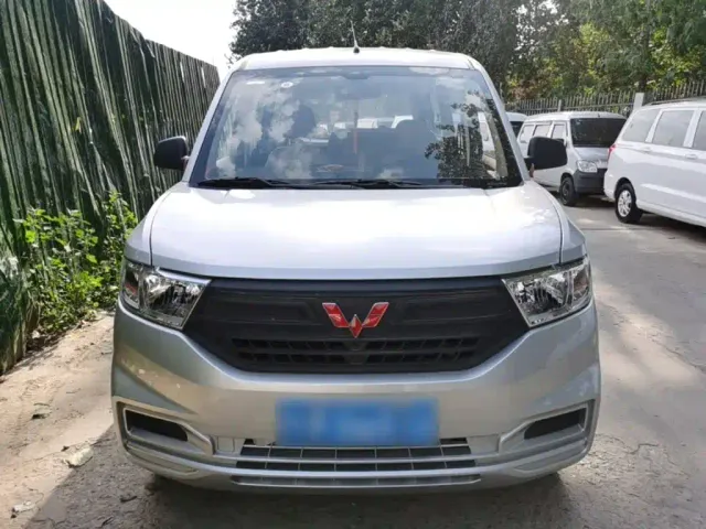 Wuling Hongguang V — Фото автомобиля 2