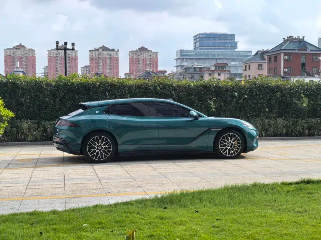 Denza Z9GT — Фото автомобиля 25