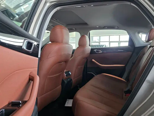 Geely Emgrand — Фото автомобиля 9