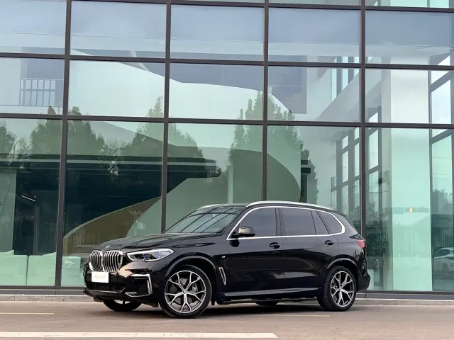 Фотография автомобиля — BMW X5