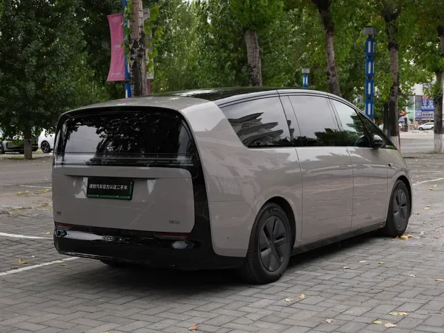 Li Auto MEGA — Фото автомобиля 5