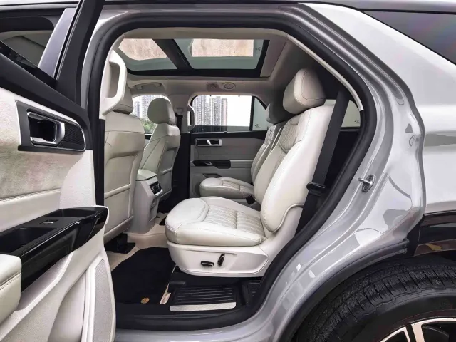 Ford Explorer — Фото автомобиля 22