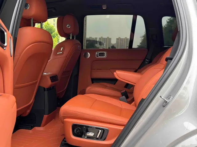 Li Auto L8 — Фото автомобиля 6