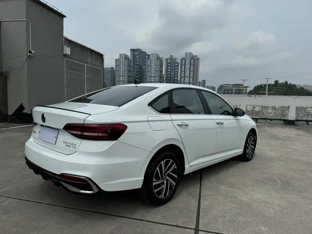 Volkswagen Lavida — Фото автомобиля 8
