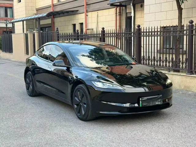 Tesla Model 3 — Фото автомобиля 3