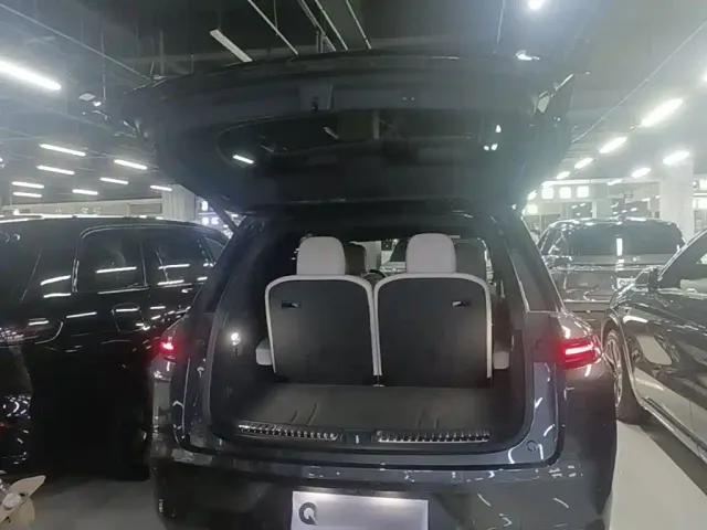 Li Auto L8 — Фото автомобиля 18