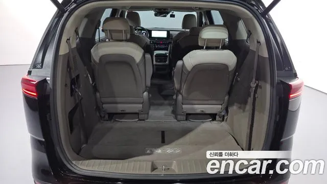 Kia Carnival Generation 4 — Фото автомобиля 25