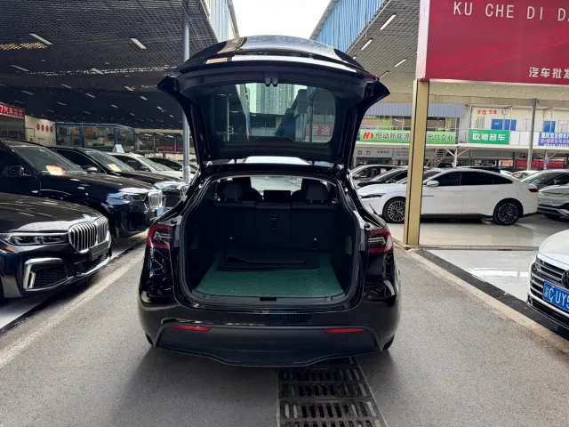 Tesla Model Y — Фото автомобиля 24