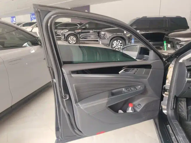 Volkswagen Passat — Фото автомобиля 7