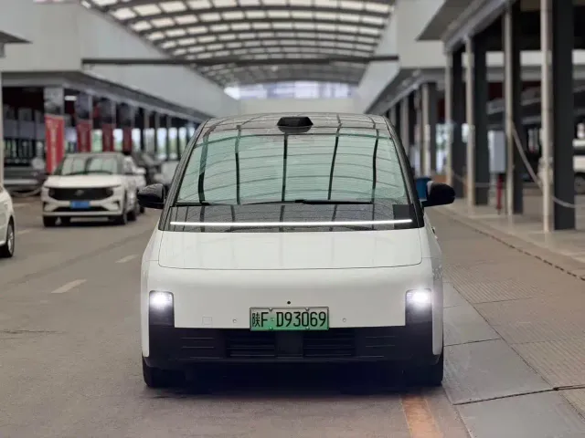 Li Auto MEGA — Фото автомобиля 2