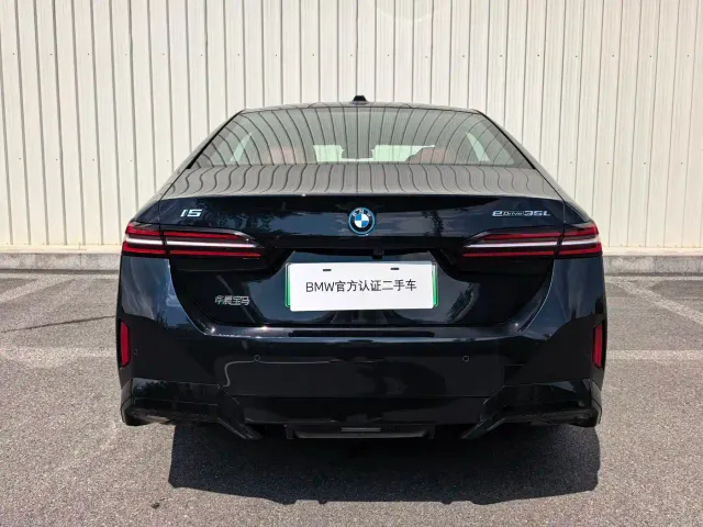 BMW i5 — Фото автомобиля 8