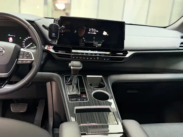 Toyota Sienna — Фото автомобиля 8