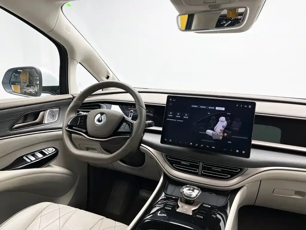 Denza Denza D9 2022 DM-i 970 AWD Flagship — Фото автомобиля 27