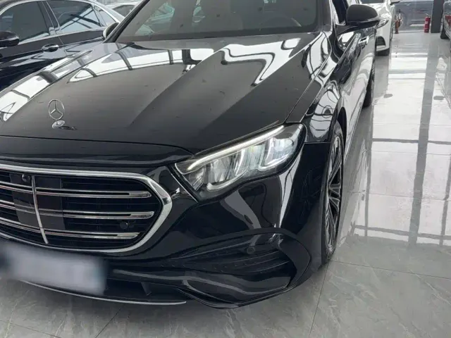 Mercedes-Benz E-Class — Фото автомобиля 2