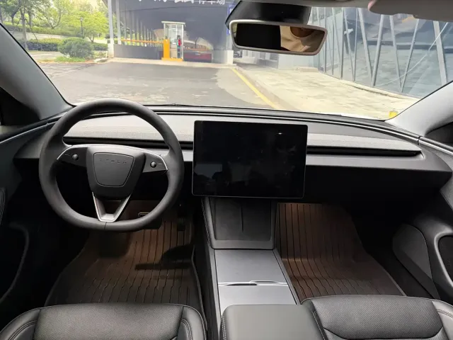 Tesla Model 3 2023 Rear-Wheel Drive — Фото автомобиля 9