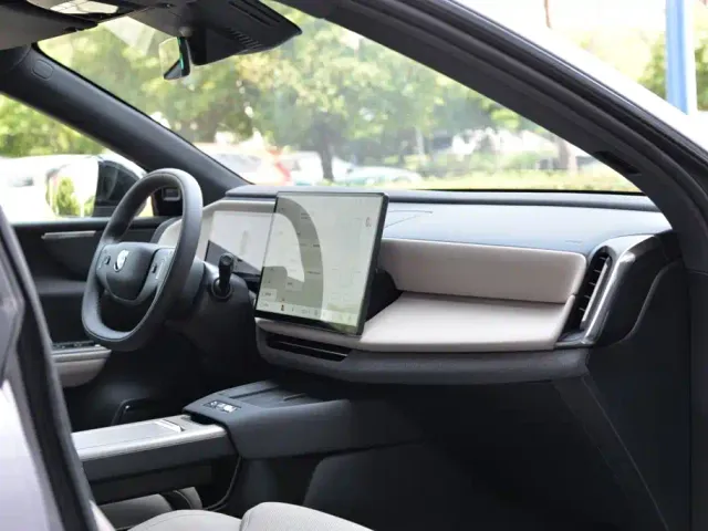 Volvo XC70 Plug-in Hybrid — Фото автомобиля 12