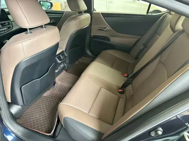Lexus ES — Фото автомобиля 11
