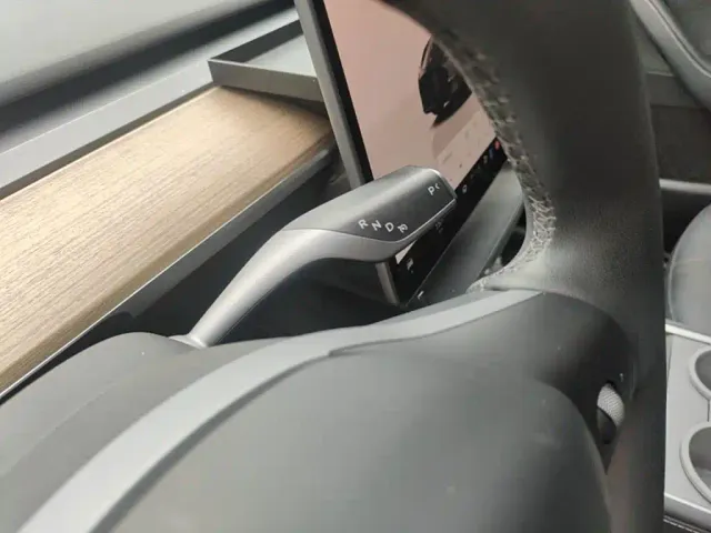 Tesla Model Y — Фото автомобиля 13