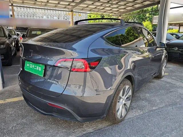 Tesla Model Y — Фото автомобиля 6