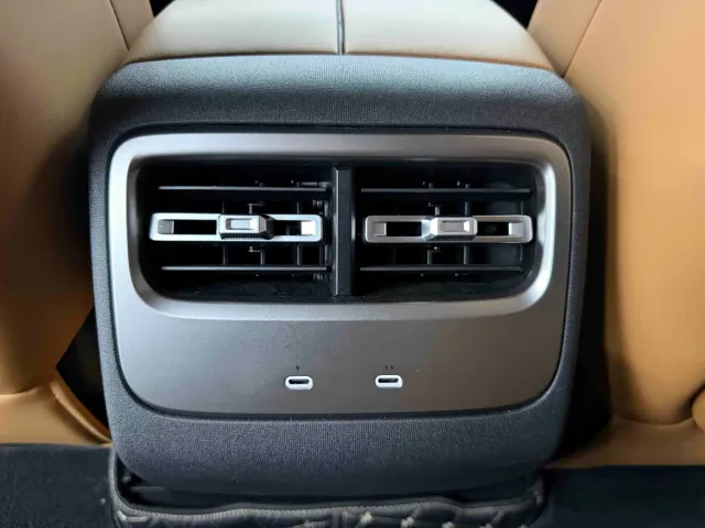 iCAR V27 — Фото автомобиля 18